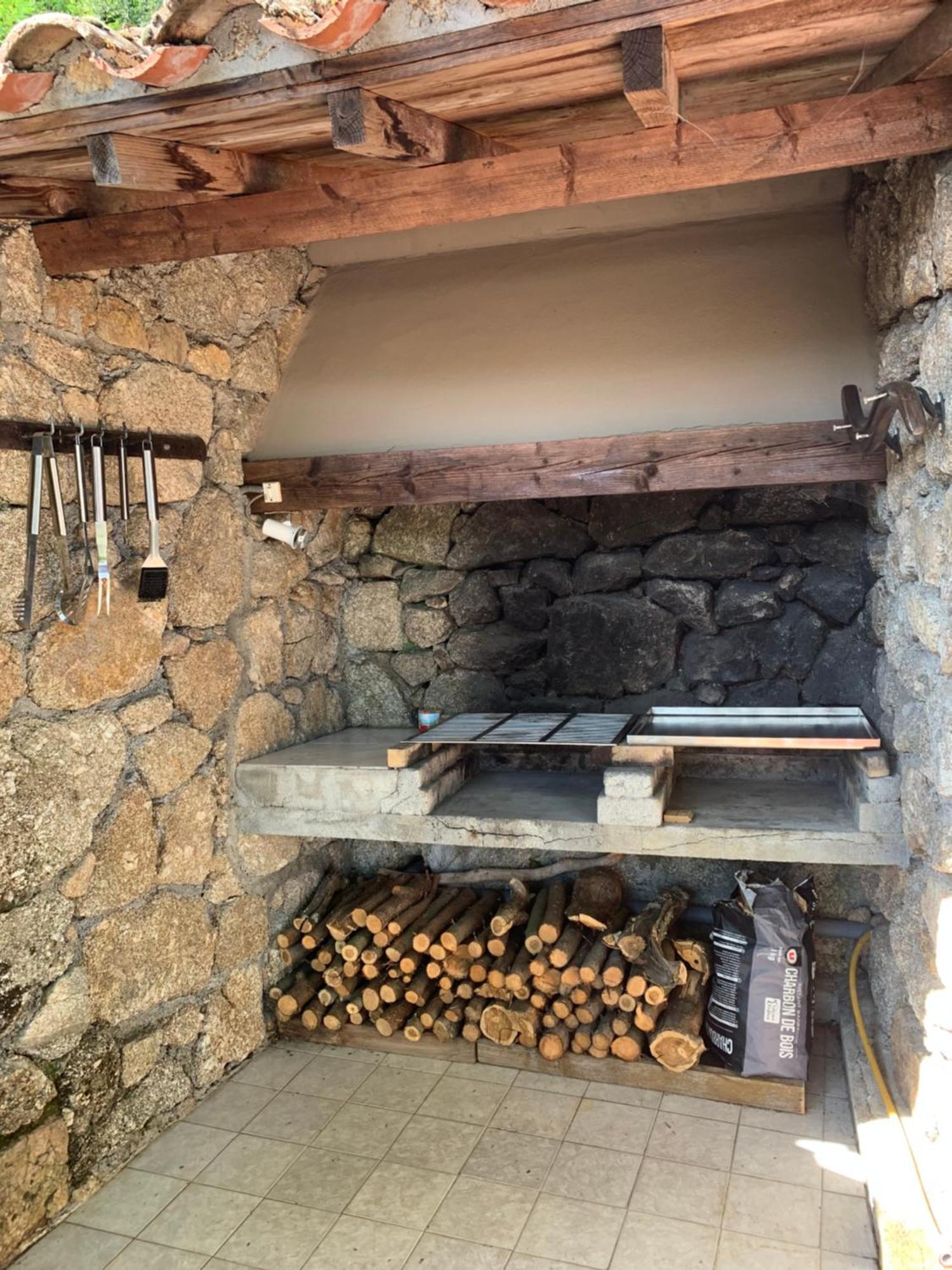 Vila Gite Pommier Au Chateau Des Pauses Saint-André-de-Majencoules Exteriér fotografie